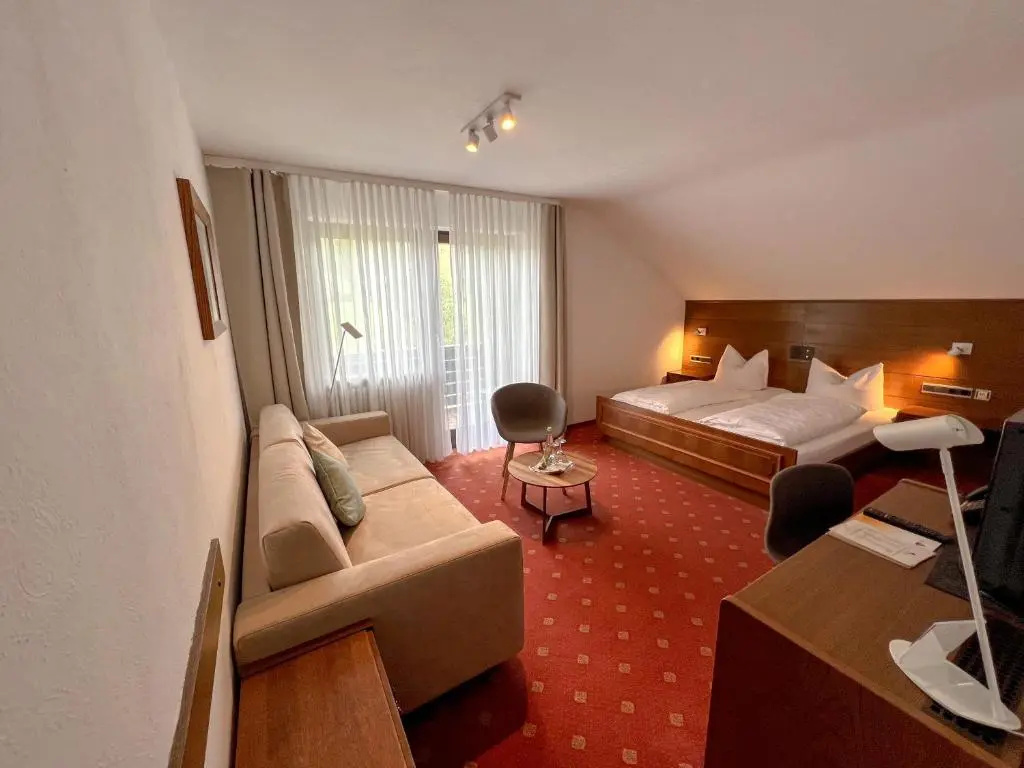 Standard Double room with balcony (full double bed)