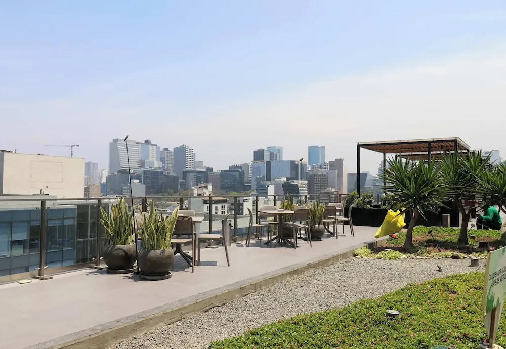 w Sunlit 1BR in the Heart of San Isidro