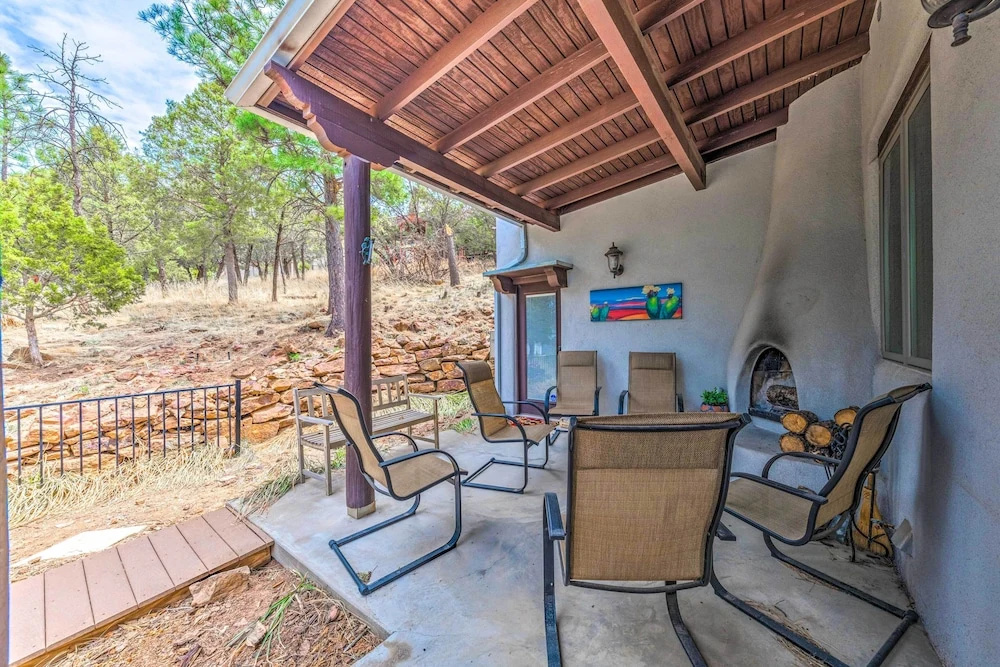 Luxe Ruidoso Home w/ Hot Tub + Mountain Views