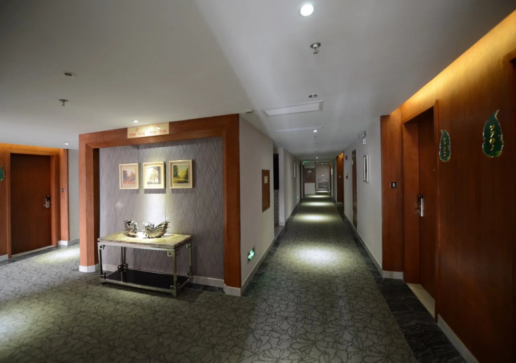 Lobby & Reception