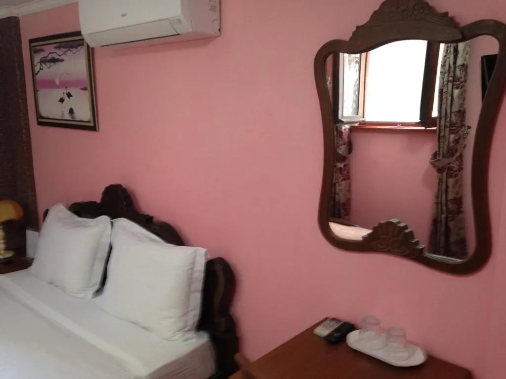 Economy room