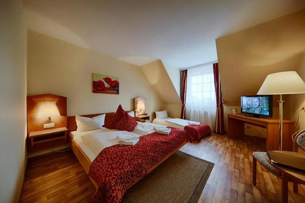 Standard Triple room