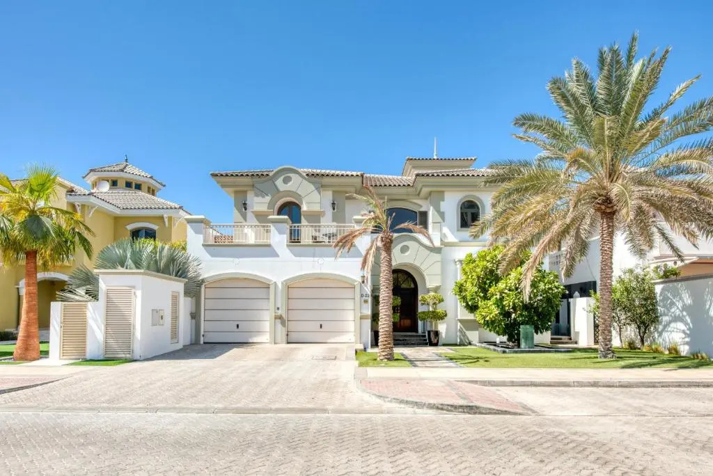 Maison Privee - Glamourous Beachfront Villa on The Palm w/ Pool