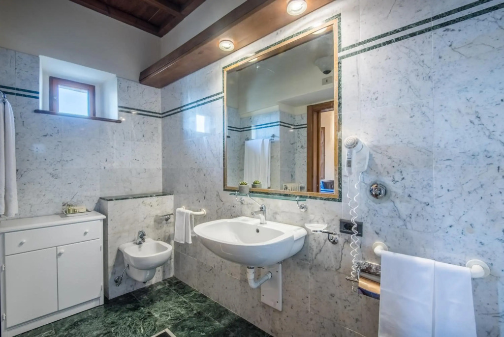 Hotel Palazzo Squarcialupi - La Castellina by null
