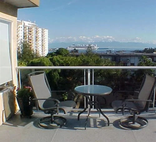 A Downtown Victoria Ocean View Bed and Breakfast