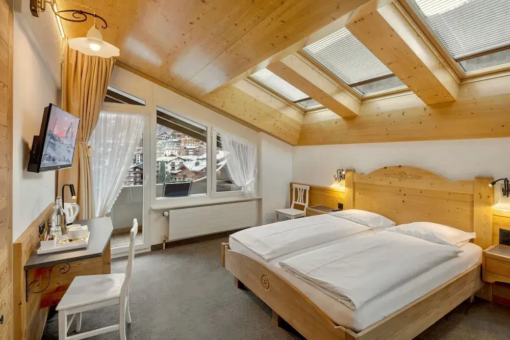 Standard Double room with mountain view (full double bed)