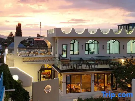 Narati Pavilion Inn