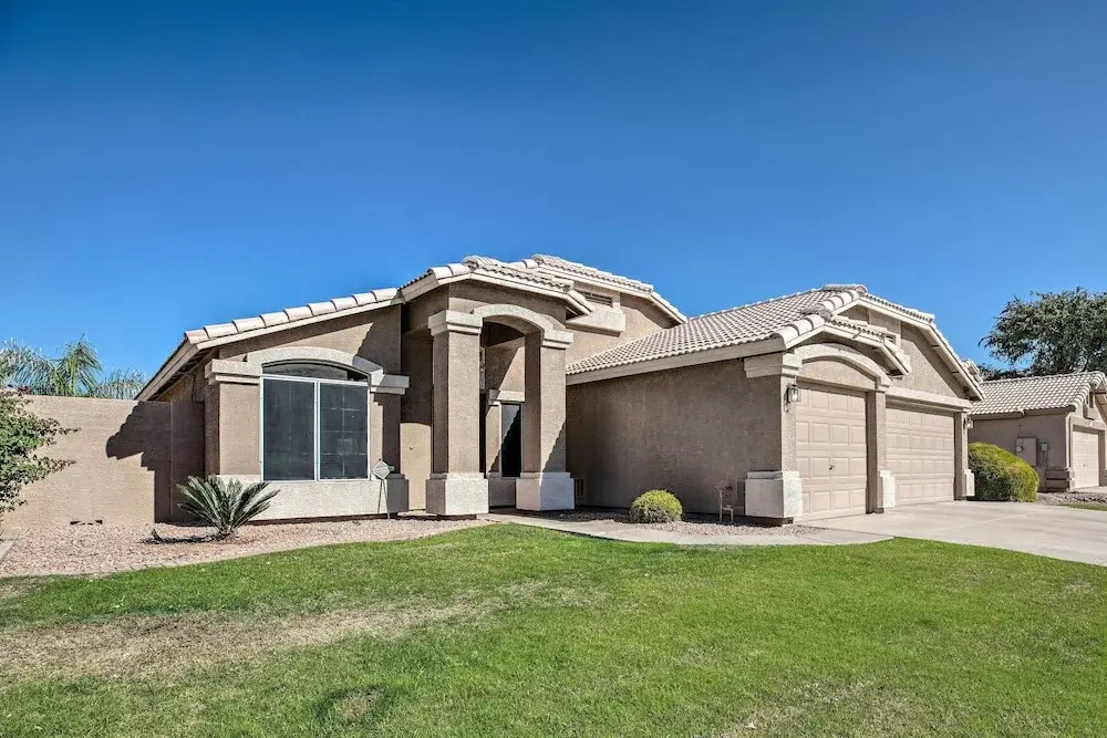Outdoor Kitchen, Heated Pool: Gilbert Retreat!