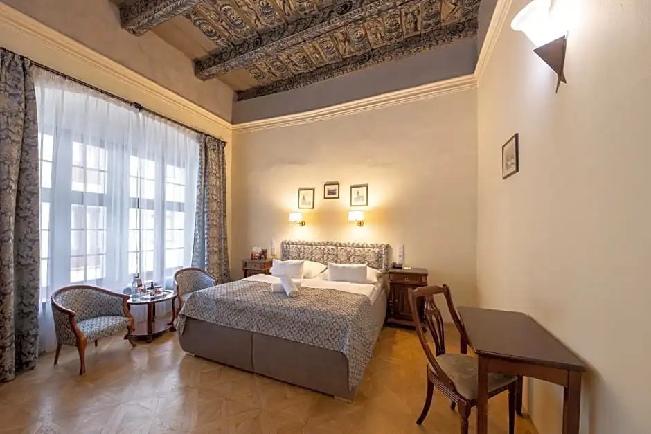 Double Junior Suite (full double bed)