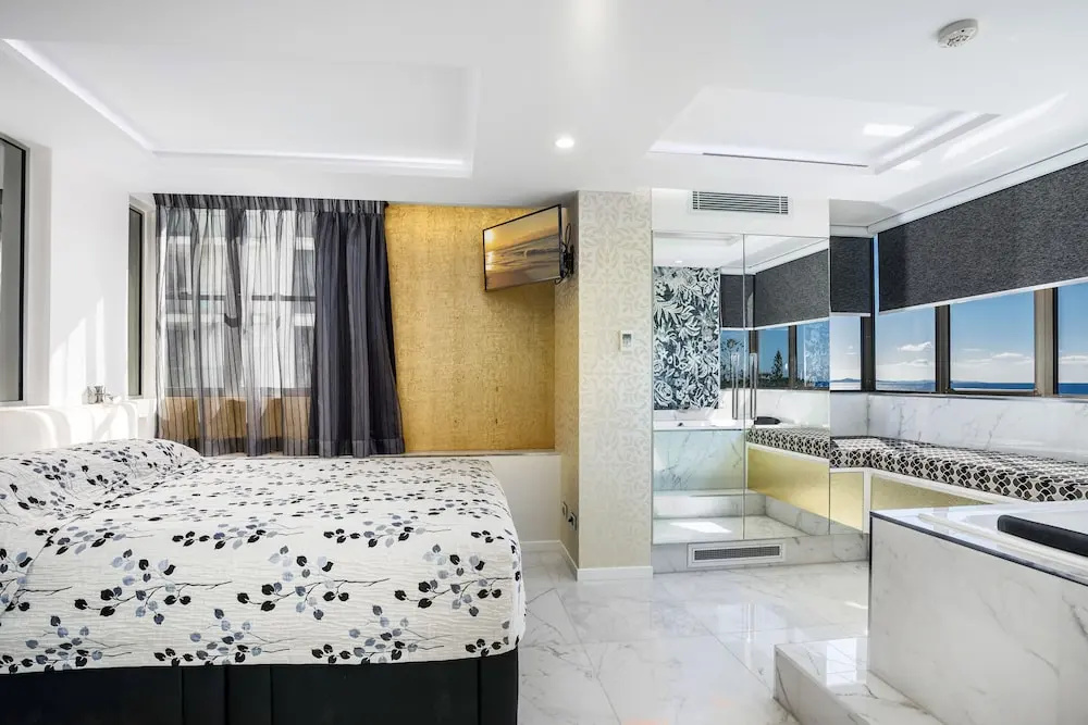 2 Bedrooms Luxury Apartment with balcony and beachfront