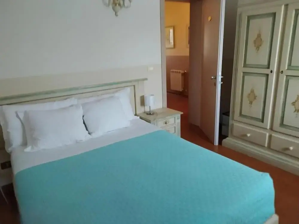 Standard Double room with garden view (full double bed)