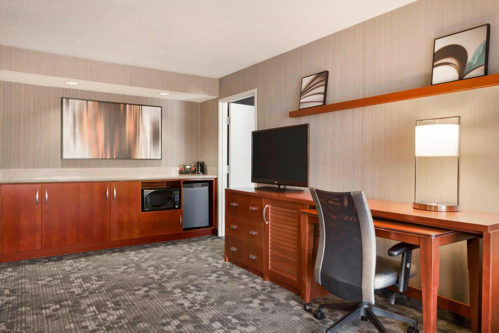 1 Bedroom Double Suite full double bed
