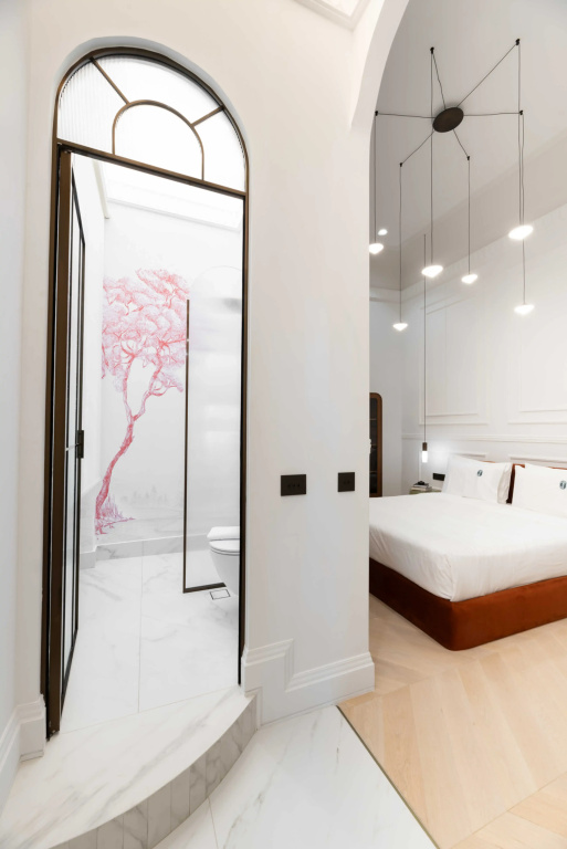 Suite with city view