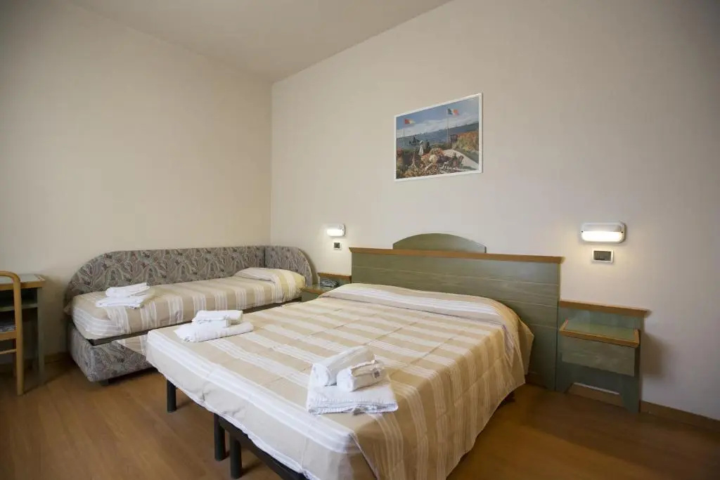 Standard Triple room