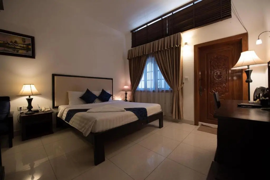 Deluxe Double room with balcony (full double bed)