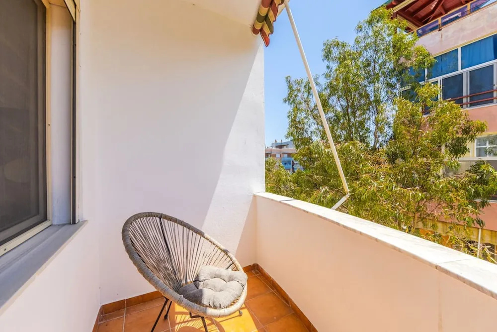 Sunny Balcony Stay Walk to Golem Beach