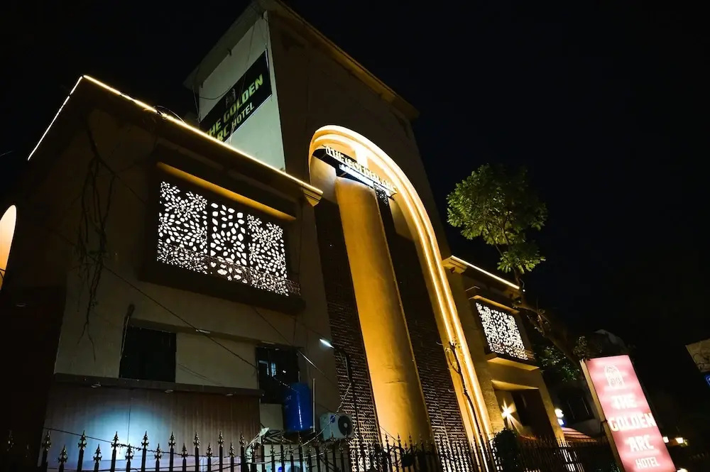Hotel Golden Arc