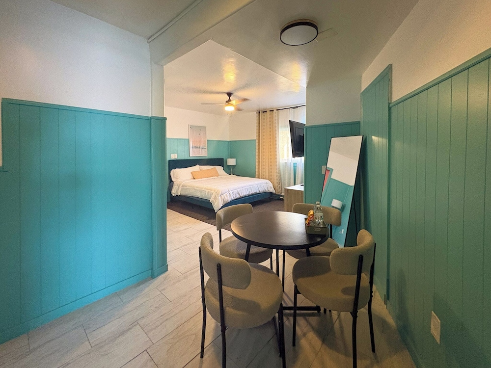 Double Studio (full double bed)