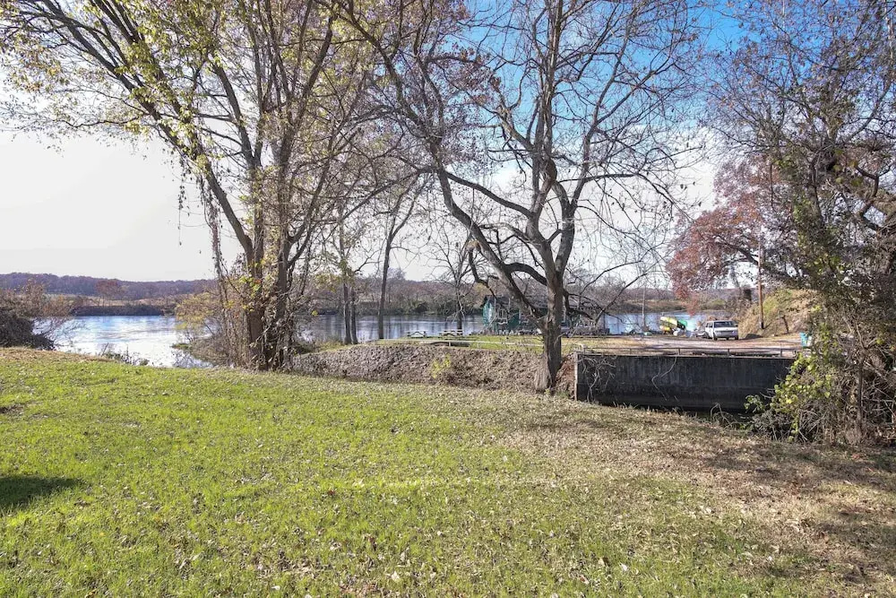 Pet-friendly Cotter Retreat w/ Deck & Gas Grill!