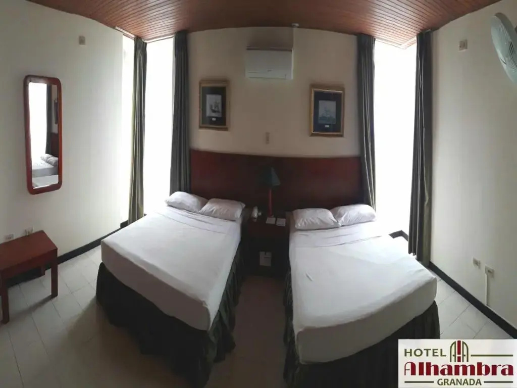 Standard Triple room