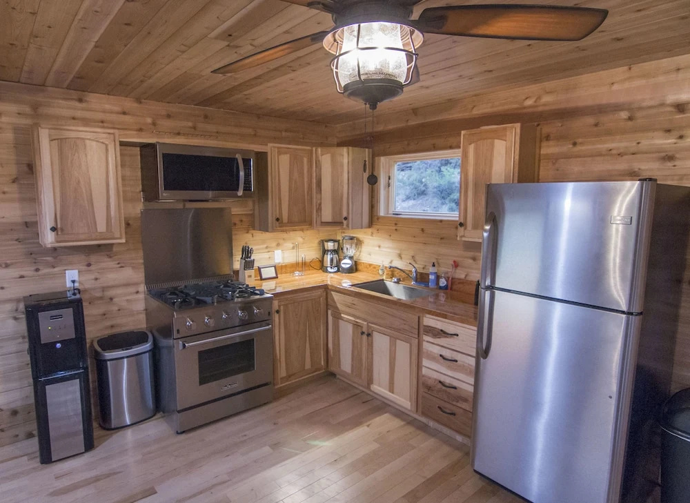 3 Bedrooms Standard Family room with mountain view