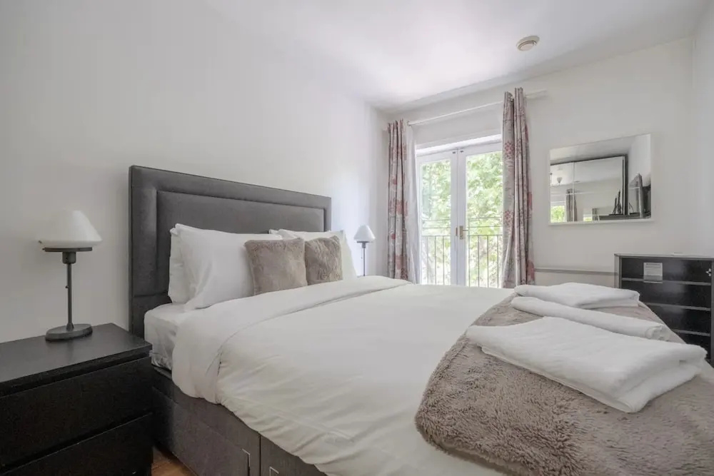 Bright 1 Bedroom Flat in Kensington Olympia