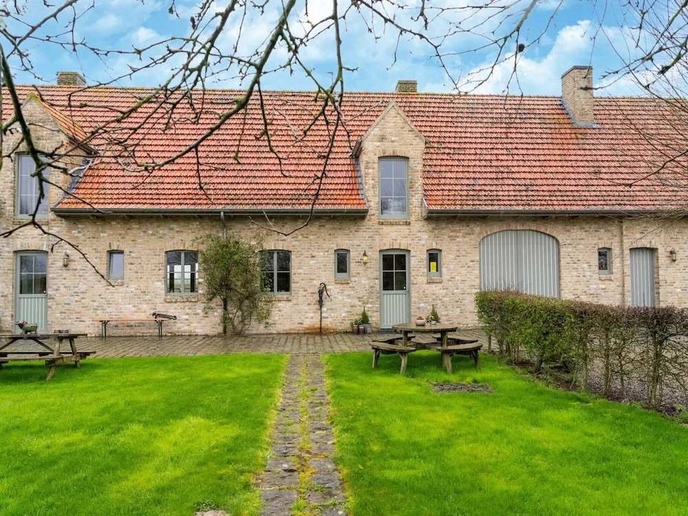Comfortable Home for a Group With a Large Garden