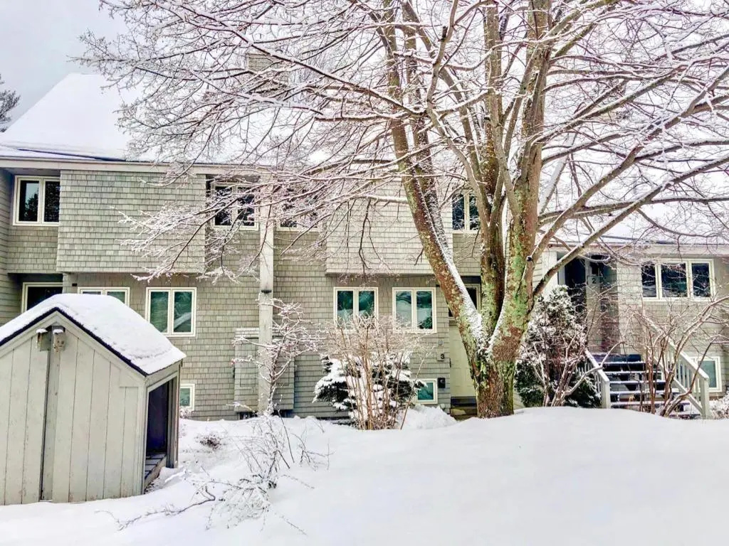 R1 Renovated Bretton Woods Slopeside townhome in the heart of the White Mountains