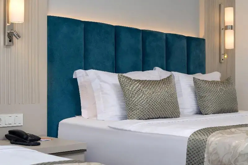 Standard Double room with partial sea view (twin beds)