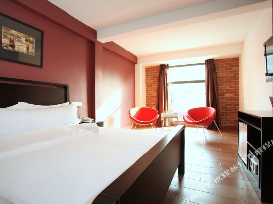 Crossroads Hotel