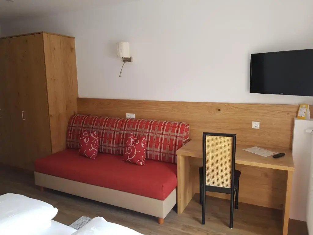 Superior Double room with balcony (full double bed)