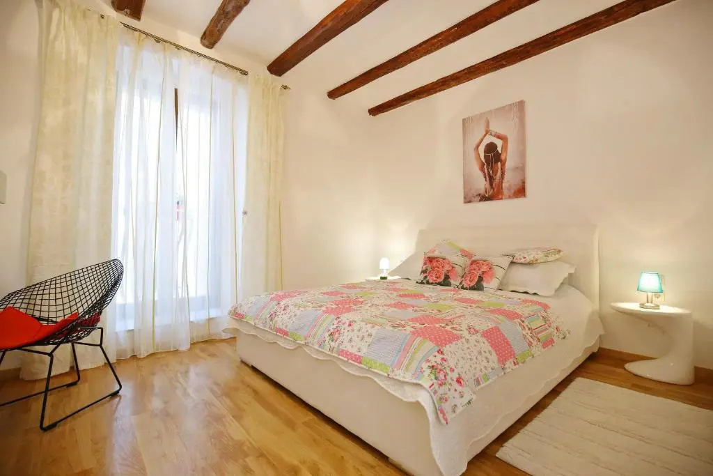 Deluxe Double room with balcony (full double bed)