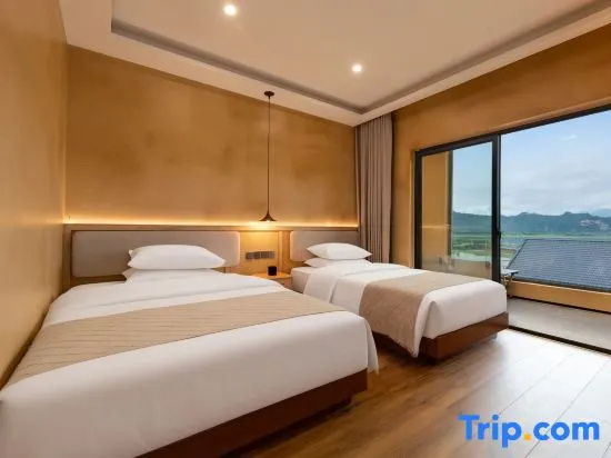 Hidden Lake · Valley Islet Pool Resort Stay