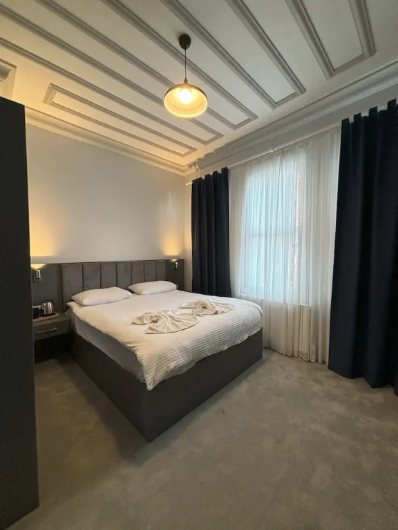 Deluxe Double room (full double bed)
