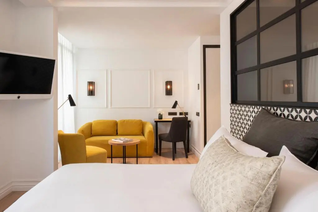 Deluxe Double room (full double bed)