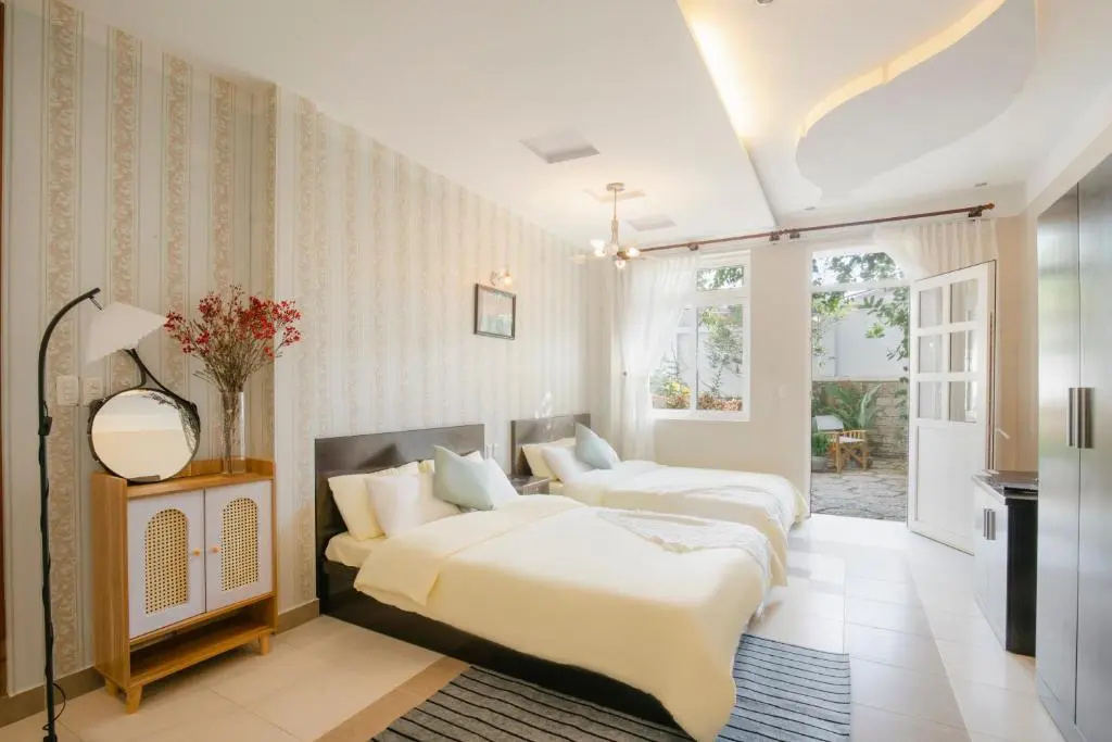 Standard Quadruple room with garden view