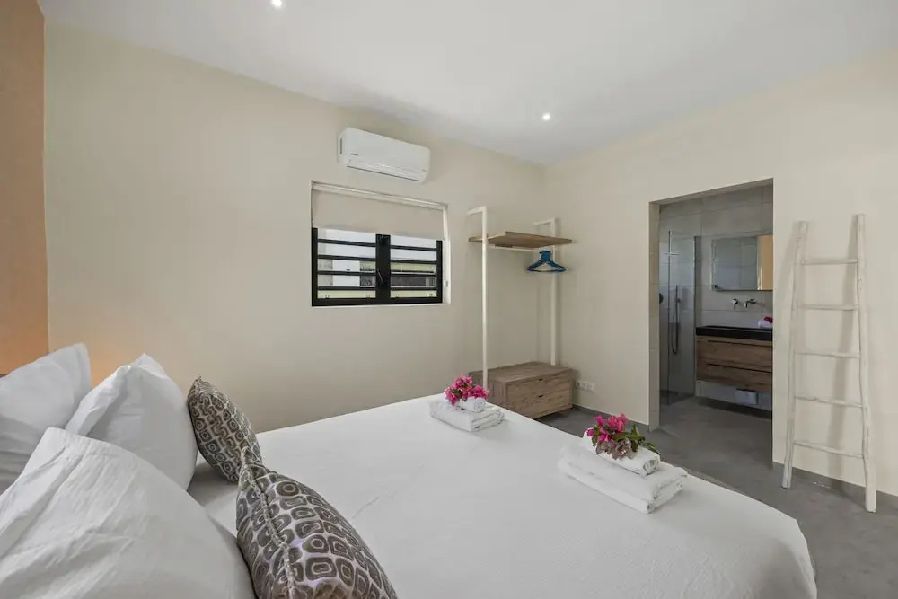 Infinity Blue villa with private pool at Mambo Beach — фото 2