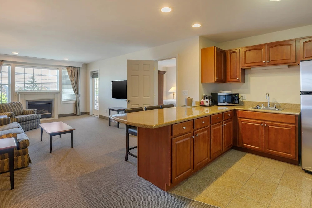 Double Suite (full double bed)