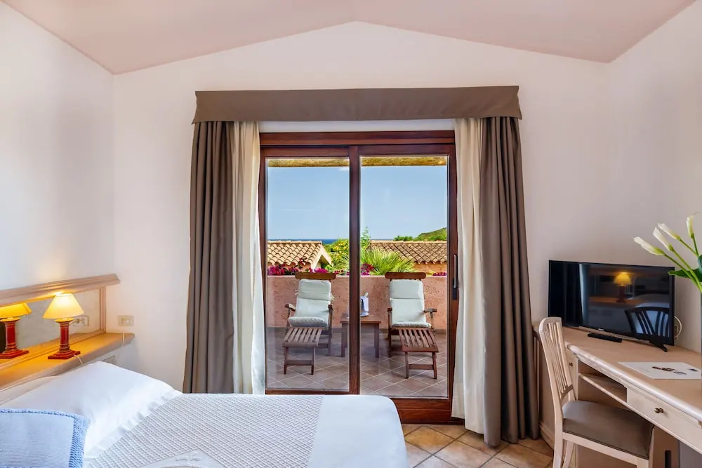 Double Cottage with balcony and with sea view (full double bed)