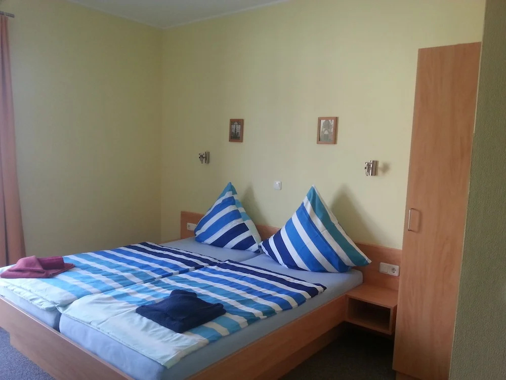 Classic Double room (full double bed)
