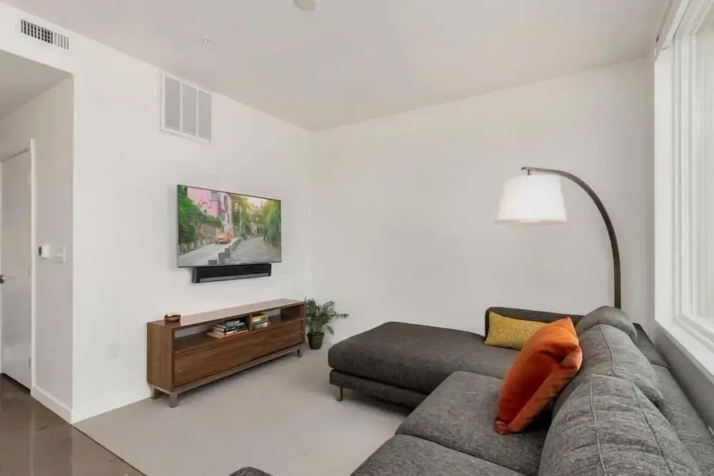 Modern Elegance on Linden Walk/bike Everywhere! — фото 5