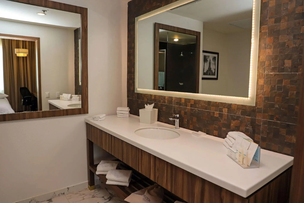 Double Suite (full double bed)