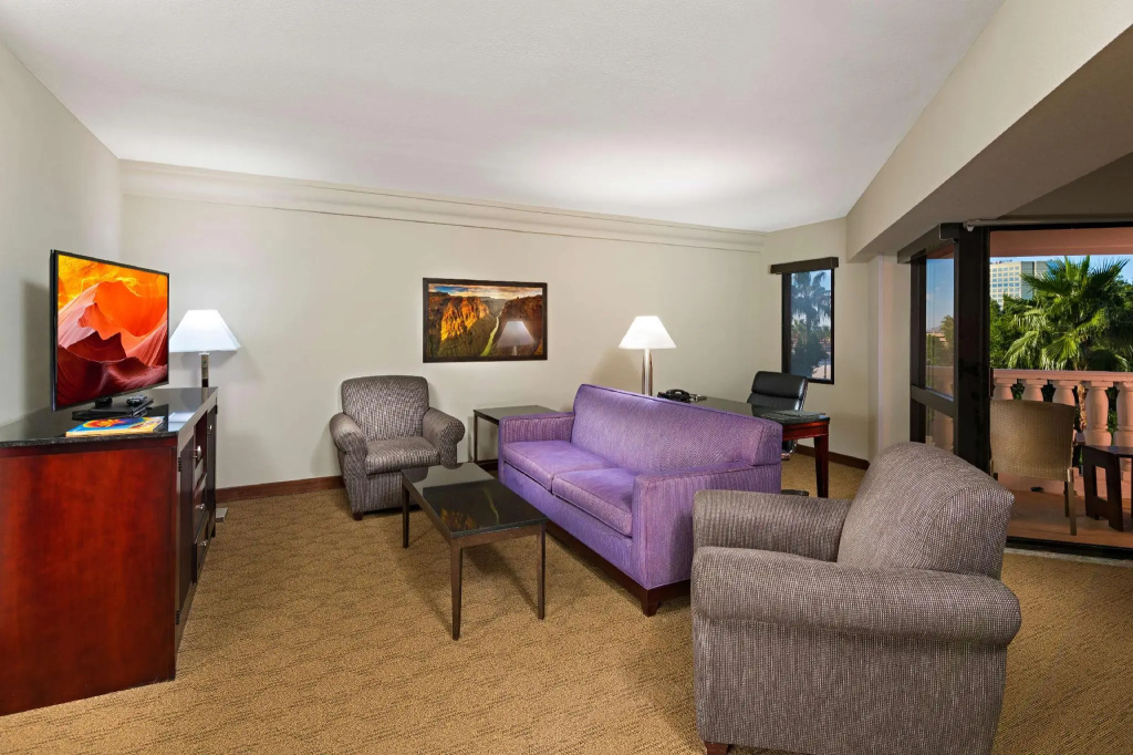 Double Suite with balcony (full double bed)