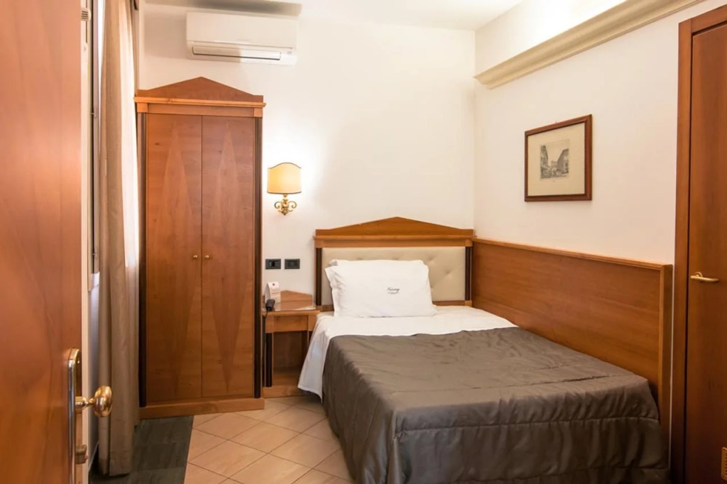 Touring Hotel, Bologna — 5