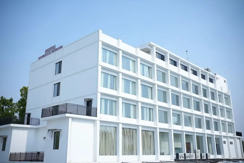 Hotel Makhan Vihar