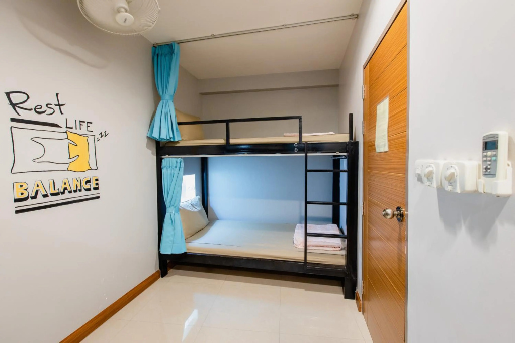 Отель Restiny Hostel в Бангкоке