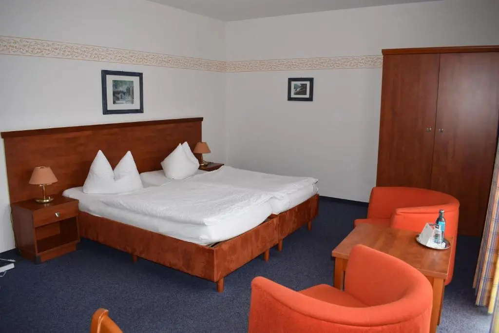 Standard Triple room