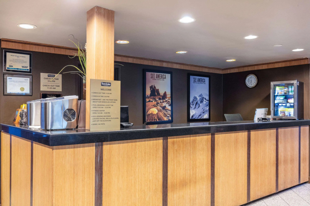 Lobby & Reception