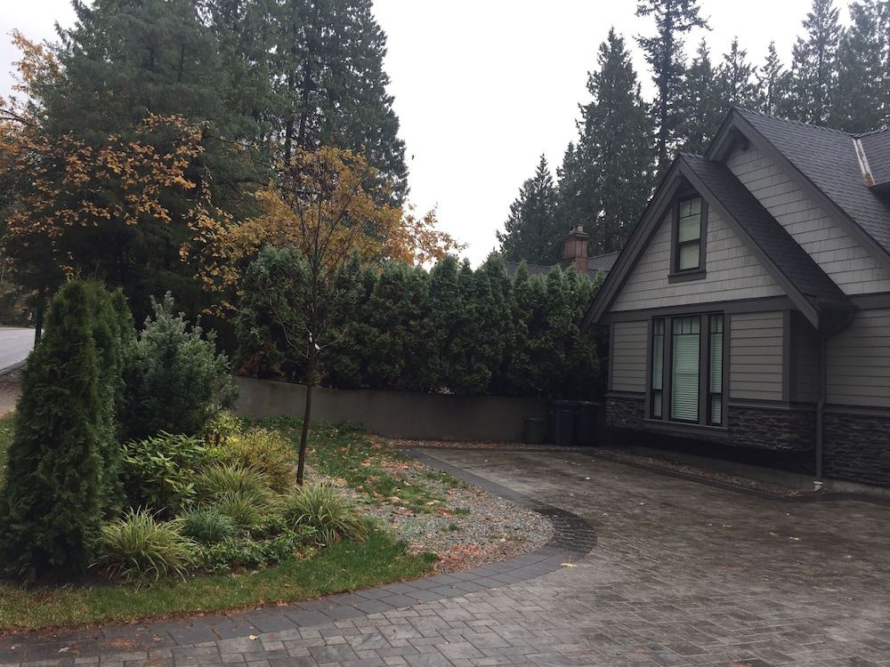 Vancouver Austin Guesthouse
