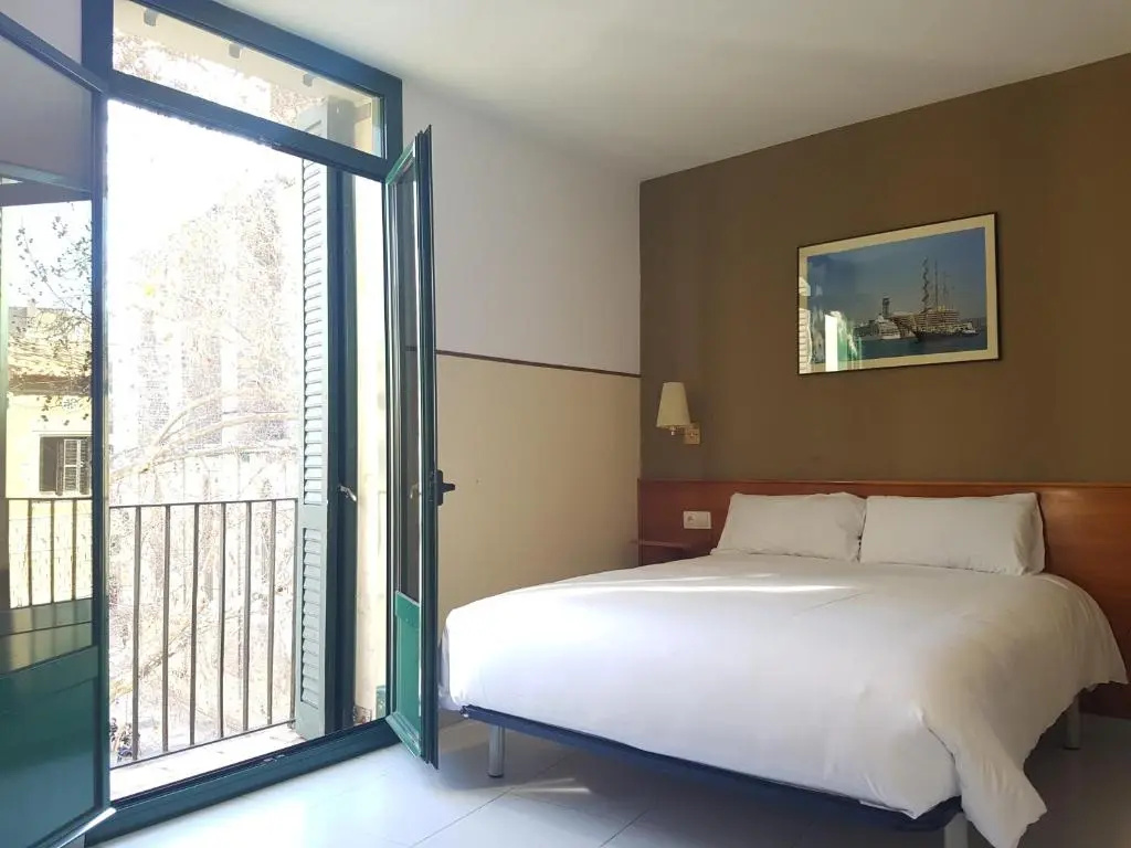 Standard Double room with balcony (full double bed)
